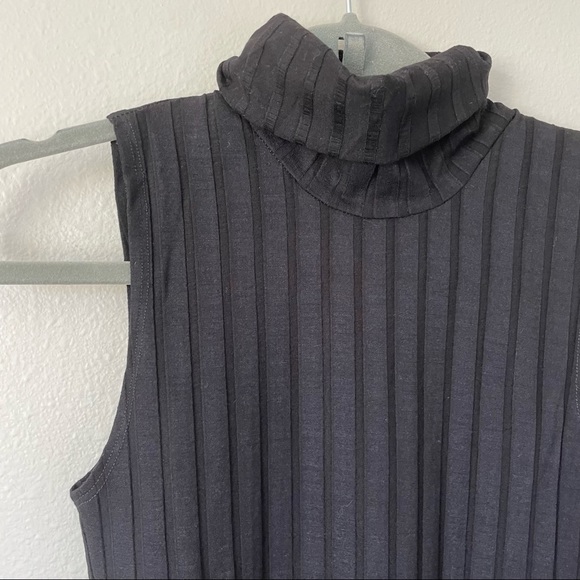 New LETT Orly Ribbed Turtleneck Sleeveless Top - Picture 3 of 5